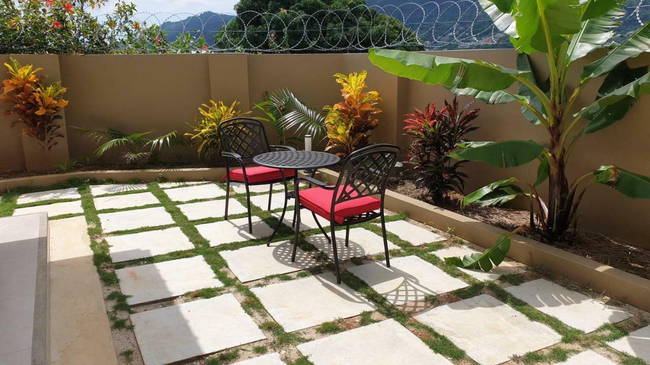 벨옴브레 Whispering Palms 아파트 외부 사진